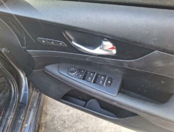 Right Front Master Switch